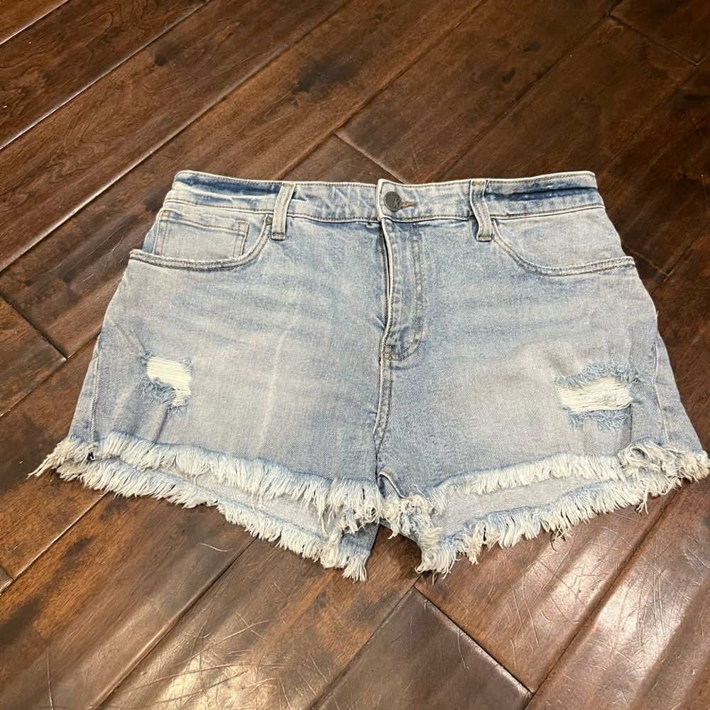 Kut from the kloth denim shorts size 10 - Picture 6 of 6